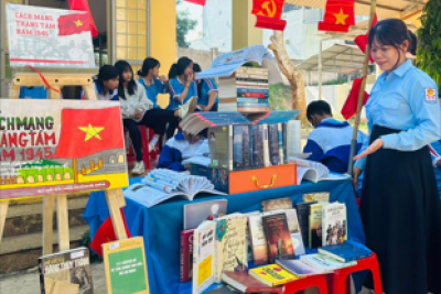Hoạt động chào mừng Ngày sách Việt Nam (21/4/2025) và 50 năm ngày giải phóng niền Nam thống nhất đất nước (30/4/1975-30/4/2025)